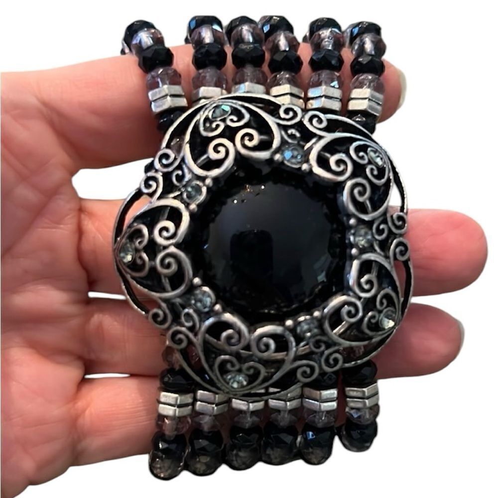 Gorgeous 6 strand black beaded bracelet w/ large silver & black medallion EUC